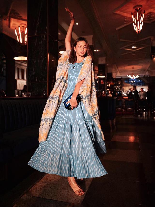 Pesona Yuki Kato Dalam Busana Kain Nusantara. (Sumber: Instagram/yukikt)