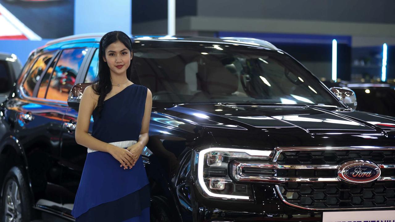 FOTO:  Senyum SPG Hiasi IIMS 2026