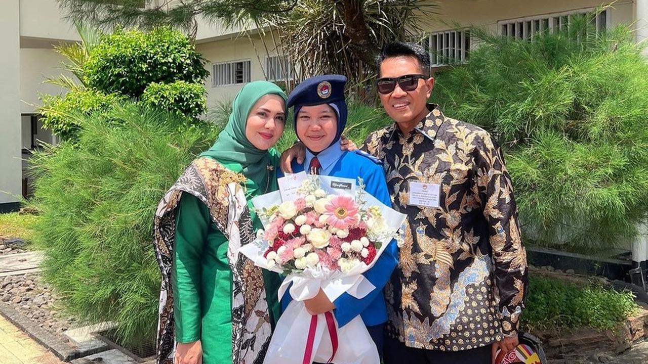 Potret Juliana Moechtar Jenguk Anak Sambung yang Sekolah di Taruna Nusantara, Peluk Tangis Haru Lepas Rindu