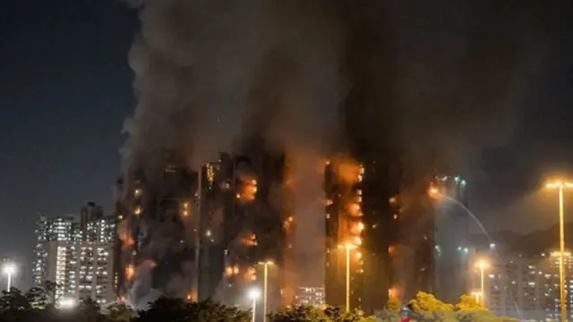 Kebakaran di tujuh gedung apartemen pada kawasan pemukiman Wang Fuk Court, Tai Po, Hong Kong.