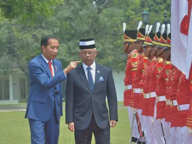 Presiden Joko Widodo saat menerima kunjungan kenegaraan Raja Malaysia Yang Dipertuan Agong XVI Al-Sultan Abdullah Al-Mustafa Billah Shah Ibni Almarhum Sultan Haji Ahmad Shah Al-Musta'in Billah di Istana Bogor, Jawa Barat, Selasa (27/8/2019). (Liputan6.com/Pool/Seskab:Abdurahman)