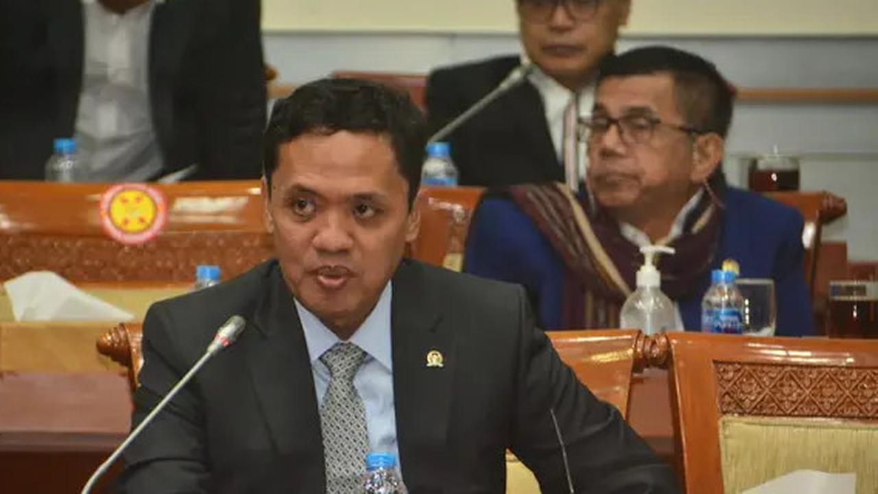 Ketua Komisi III DPR: Sekarang Guru Cubit Murid Dipidana, Dulu Dipukul Penggaris Kayu Kita Jadi Tertib