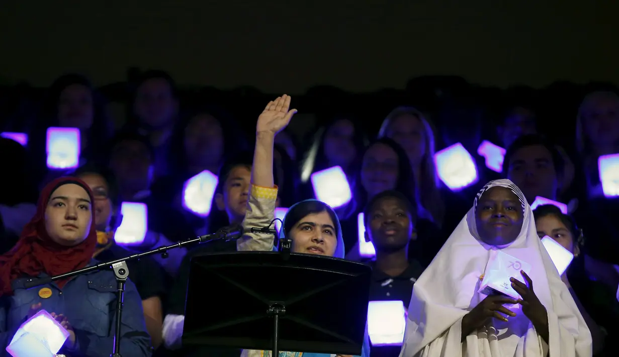 Peraih Nobel Perdamaian, Malala Yousafzai berbicara di sidang umum PBB di New York, Jumat (25/9/2015). Yousafzai mewakili pemuda di PBB, mendesak pemimpin dunia untuk menjaga perdamaian dan kemakmuran (REUTERS/Mike Segar)