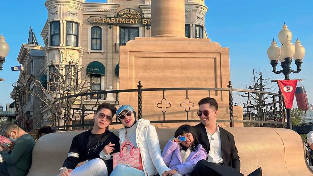 Vania Bahagia Karena Disayang Kedua Kakak Laki-Lakinya