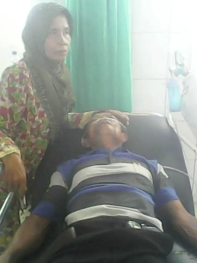 Kusmedi dirawat di Puskesmas Kawunganten usai pingsan saat diperiksa polisi. (Foto: Liputan6.com/Setam/Muhamad Ridlo).