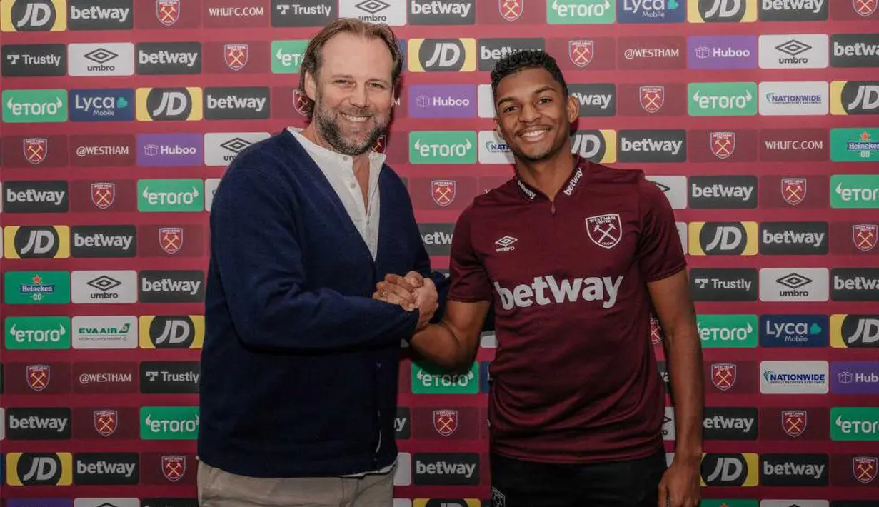 Luis Guilherme, sayap kanan yang masih berusia 18 tahun ini didatangkan West Ham United pada awal musim 2024/2025 dari klub Brasil, Palmeiras dengan nilai transfer 23 juta euro. Produk asli akademi Palmeiras ini tercatat total tampil dalam 45 laga bersama tim senior sejak dipromosikan pada Januari 2023 dengan torehan 1 gol dan 1 assist. (whufc.com)
