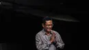 Saleh Husin tampil mengenakan batik rancangan Alleira Batik dalam acara Alleira Annual Fashion Show 2016 di Jakarta, Kamis (6/10). Puluhan motif batik dari tanah Jawa tak ada habisnya dieksplorasi dalam fashion show itu. (Liputan6.com/Faizal Fanani)