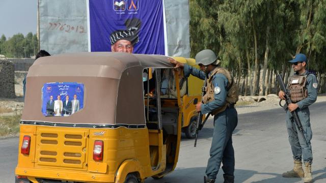 Penjagaan menjelang pemilihan presiden Afghanistan di tengah ancaman Taliban. (AFP/ Noorullah Shirzada)
