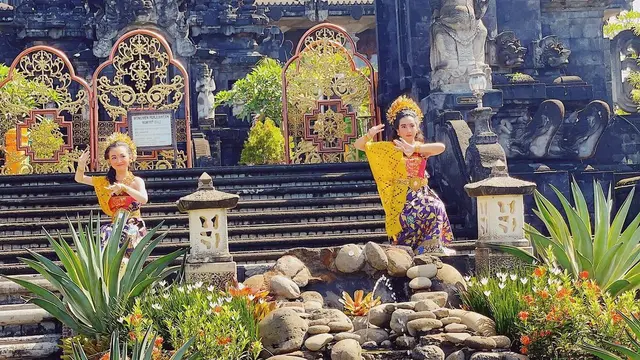 6 Potret Leticia Putri Sheila Marcia Jadi Penari Bali, Disebut Mirip Sang Mama