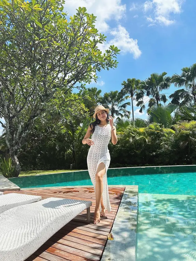 Maudy Ayunda Kenakan Dress Musim Panas