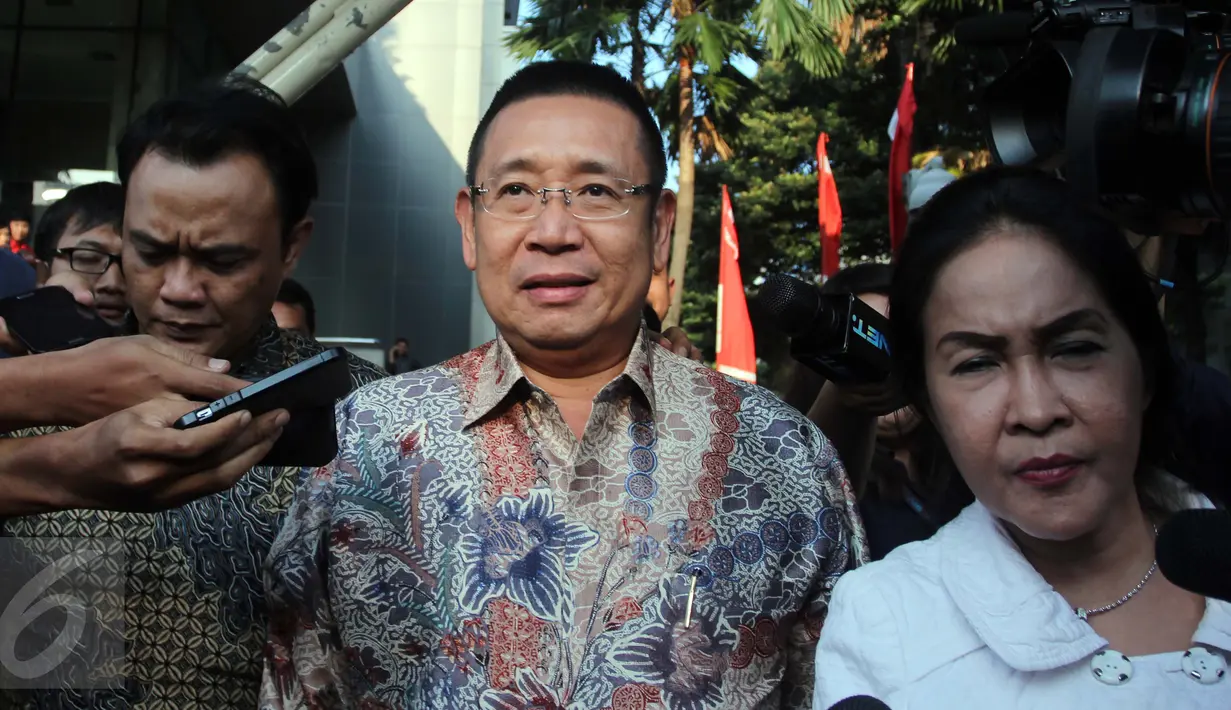 Anggota DPR Komisi III Fraksi Gerindra Wihadi Wiyanto usai diperiksa, Gedung KPK, Jakarta, (18/8). Dalam kasus ini, KPK juga telah menetapkan 4 tersangka lainnya selain Putu. (Liputan6.com/Helmi Afandi)