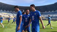 Saddil Ramdani dan Dion Markx tengah menjalani latihan bersama skuad Persib Bandung. (Bola.com/Erwin Snaz)