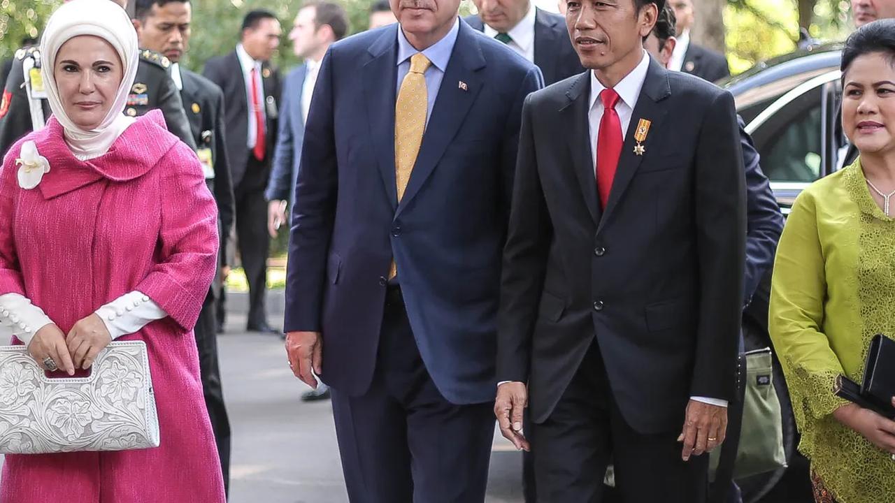 Kepala negara juga meminta anggaran tersebut dipakai secara transparan. Dia tidak ingin ada celah korupsi pada uang negara itu.