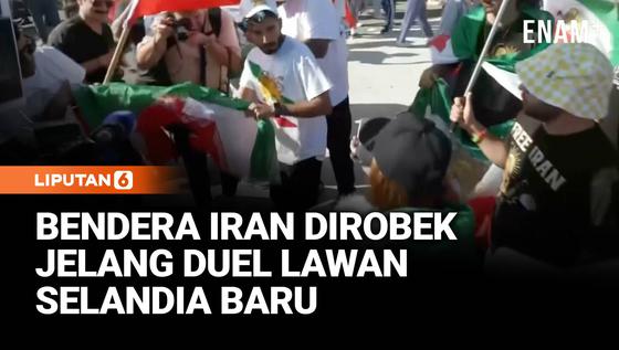 Panas! Laga Iran di Piala Dunia Diwarnai Aksi Protes, Bendera Resmi Dirobek Massa
