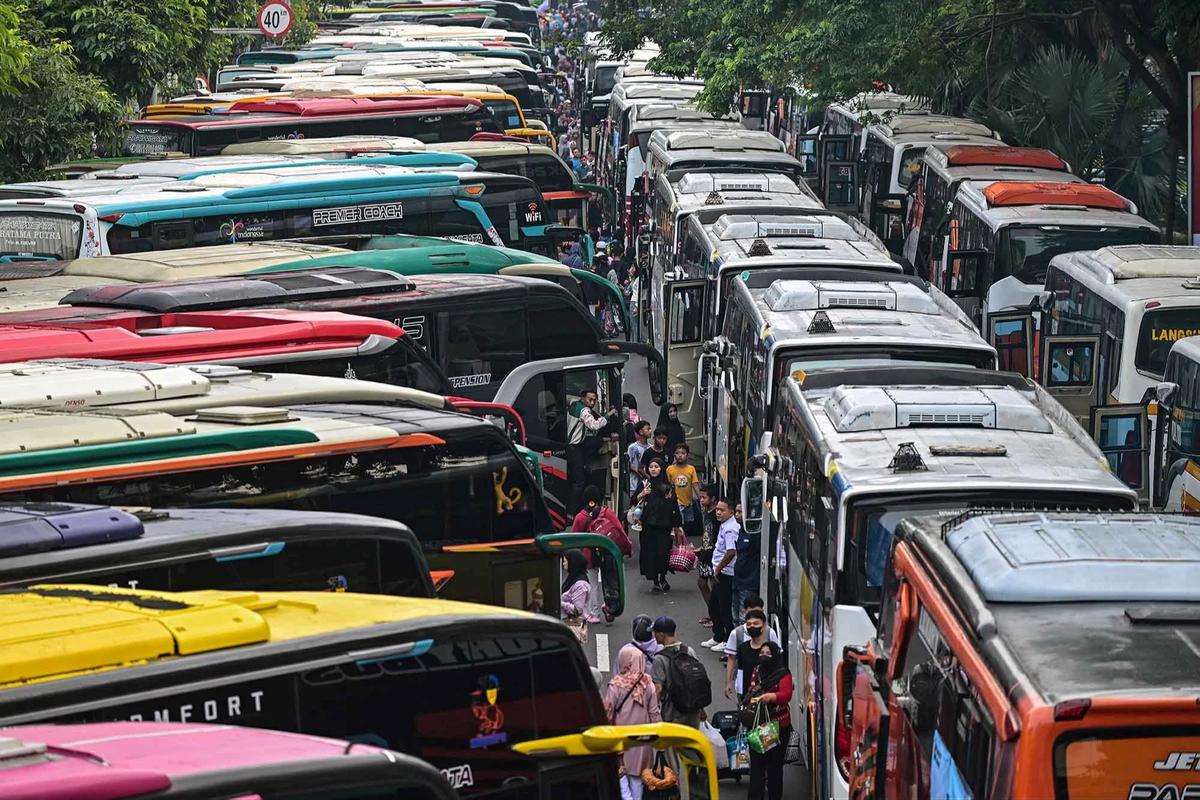 FOTO: Ribuan Warga Antusias Ikuti Program Mudik Gratis di Surabaya
