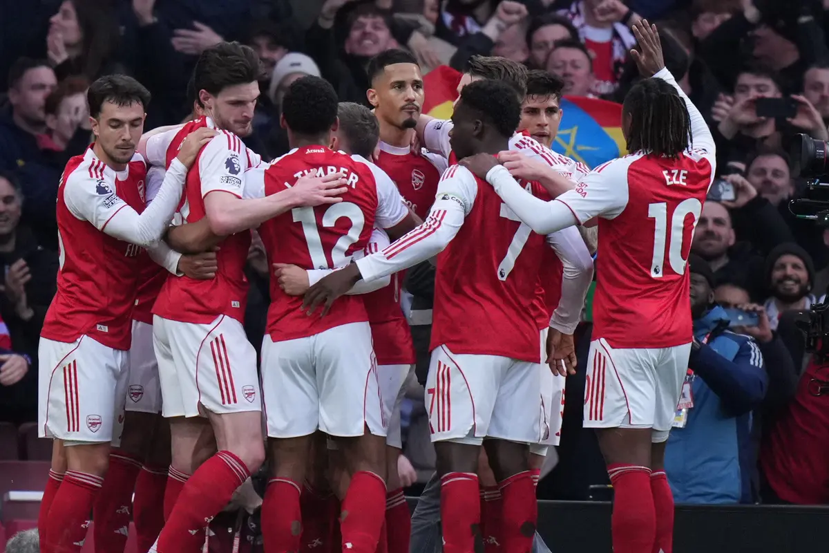Foto: Arsenal Menangkan Derby London, Amankan Poin Krusial untuk Bertahan di Puncak Klasemen Liga Inggris