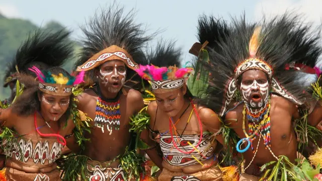 Ilustrasi suku di Papua (Sumber : Wisatalagi)