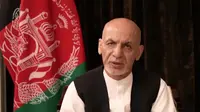 Gambar dari rekaman pesan video yang disiarkan di halaman Facebook Presiden Afghanistan terguling Ashraf Ghani menunjukkan dia berbicara pada 18 Agustus 2021. Dalam video, Ashraf Ghani menyebut saat ini berada di Uni Emirat Arab (UEA) bersama keluarganya. (FACEBOOK/AFP)
