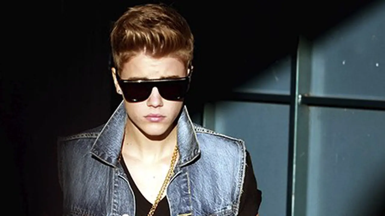 Justin Bieber Beli Kado Natal untuk Dirinya
