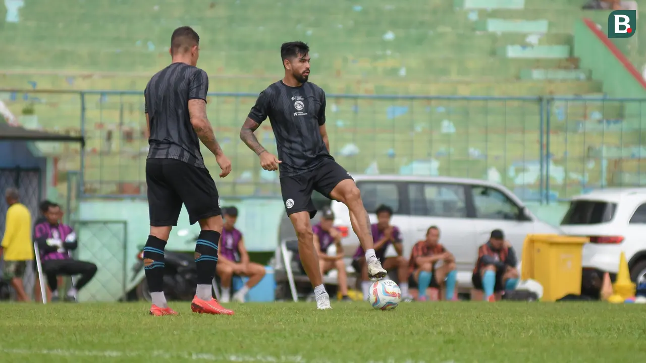 Arema FC, Julian Guevara, Charles Raphael