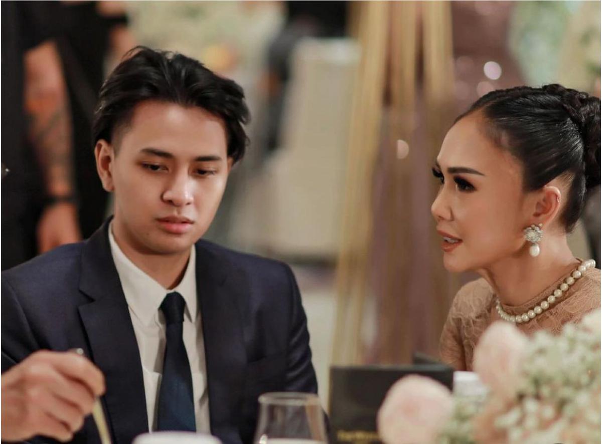 7 Potret Artis yang Terlihat Awet Muda Bersama Anak Mereka, Hubungan Ibu-Anak atau Kakak-Adik?