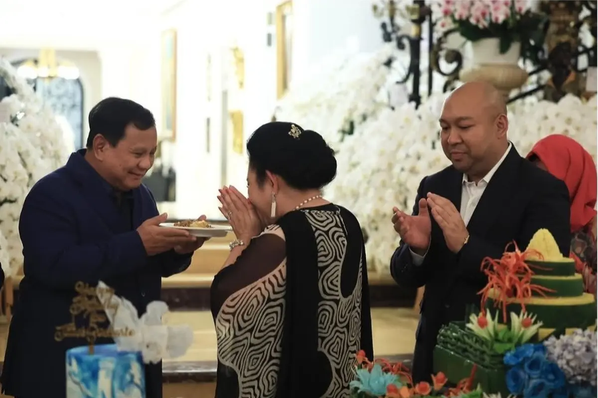 Momen Hangat Prabowo Rayakan Ulang Tahun Titiek Soeharto