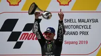 Pembalap Monster Energy Yamaha, Maverick Vinales, berhasil meraih podium juara MotoGP Malaysia di Sirkuit Sepang, Minggu (3/11/2019) siang WIB. (AFP/Mohd Rasfan)