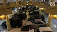 Suasana Bursa Mobil Bekas Blok M. Jakarta, Jumat (2/10/2020). Selain itu Mobil baru diwacanakan mendapat insentif pembebasan pajak hingga 0 persen, kebijakan tersebut dikhawatirkan mengganggu kelangsungan bisnis pedagang mobil bekas. (Liputan6.com/Johan Tallo)