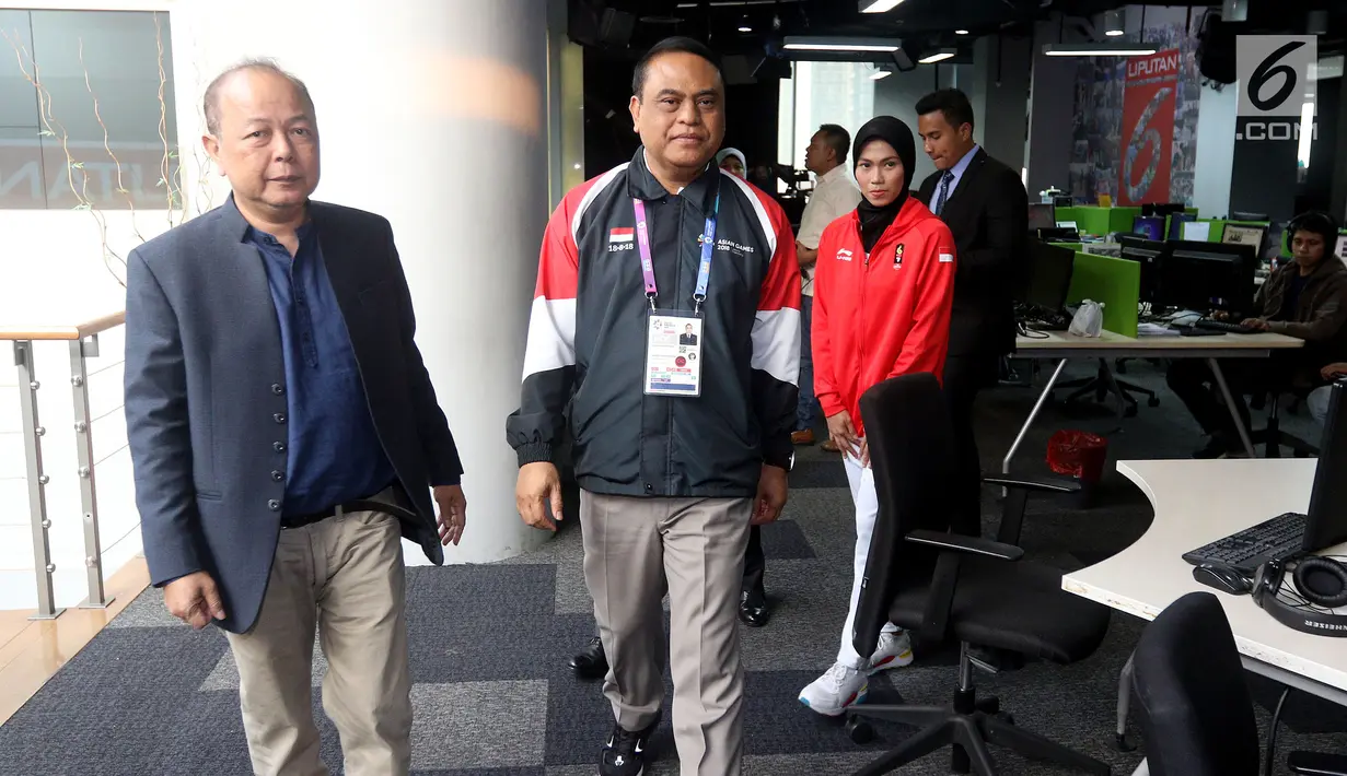 CDM Asian Games 2018, Komjen Pol Syafruddin dan Atlet Taekwondo Defia Rosmaniar saat berkunjung ke SCTV, Senayan City, Jakarta, Senin (20/8). Kunjungannya tersebut untuk melakukan wawancara. (Liputan6.com/Johan Tallo)