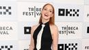 Aktris Jessica Chastain menghadiri pemutaran perdana film The Forgiven pada Festival Film Tribeca 2022 di BMCC Tribeca PAC, New York City, Amerika Serikat, 14 Juni 2022. Sepatu hak tinggi berwarna hitam terlihat melalui celah gaunnya yang cantik. (Dia Dipasupil/Getty Images for Tribeca Festival/AFP)