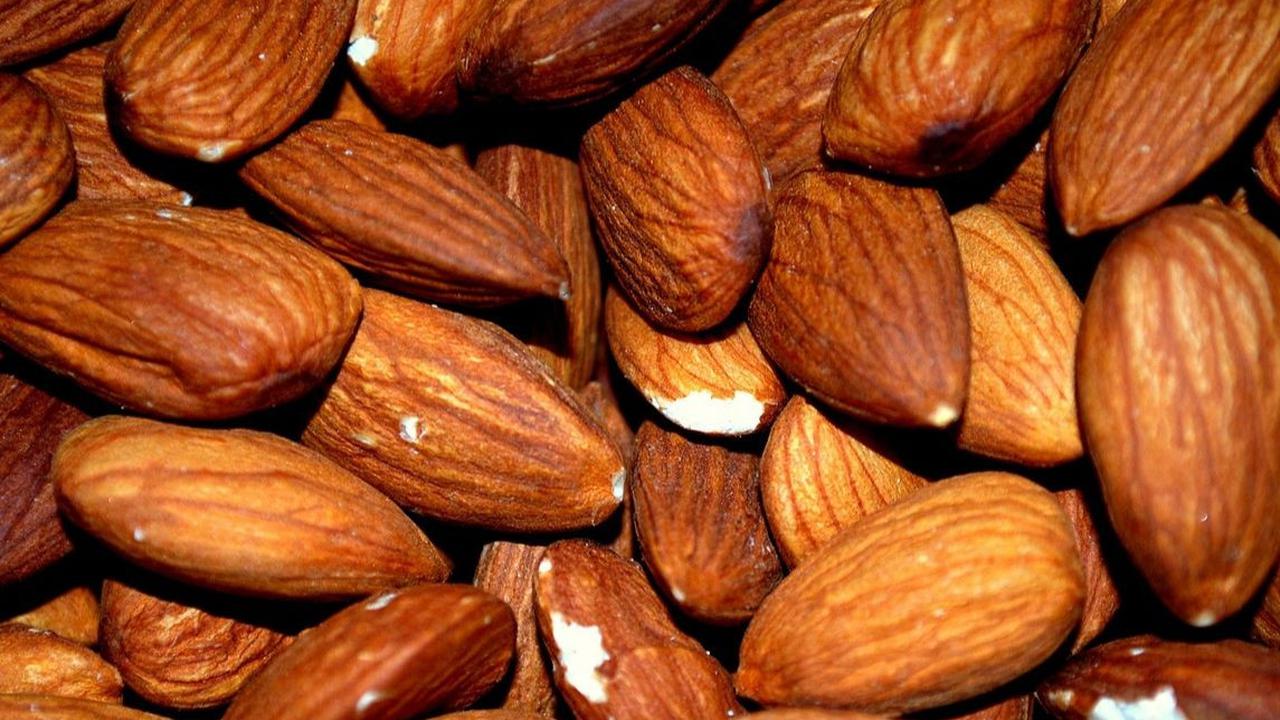 Manfaat Kacang Almond untuk Pria