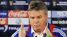 Pelatih Rusia, Guus Hiddink di sesi konferensi pers di Moskow, 9 Oktober 2009, jelang laga kuafilikasi PD 2010 melawan Jerman.AFP PHOTO / NATALIA KOLESNIKOVA 