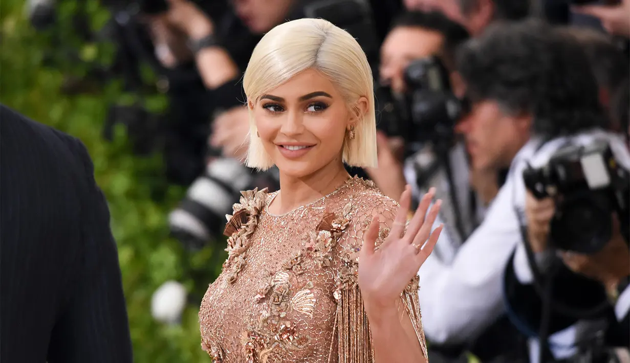 Tak hanya itu, Kylie Jenner pun kini sering menunggah pernak-pernik berwarna pink seperti tengah memberi tahu bahwa dirinya akan melahirkan seorang anak perempuan. (Noam Galai/FilmMagic/billboard)