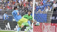 Aksi Maarten Paes saat membela FC Dallas saat menjamu Philadelphia Union dalam lanjutan MLS 2025, Minggu (6/1/2025). (Dok. FC Dallas).