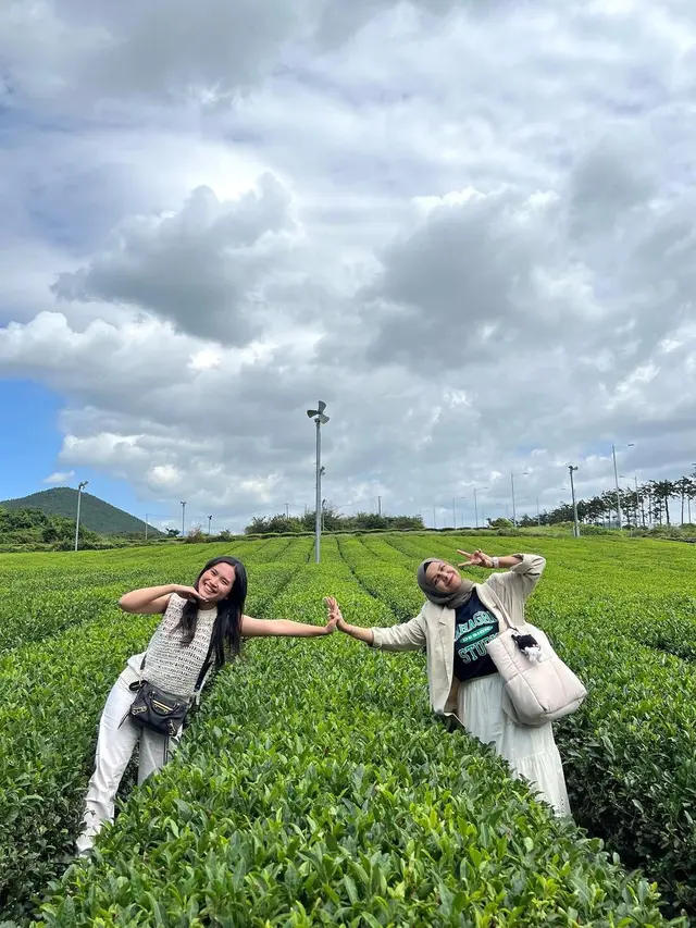 6 Potret Dilla Jaidi di Korea Selatan, Nonton Konser hingga Liburan ke Pulau Jeju