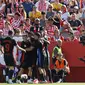 Barcelona tampil perkasa untuk menghajar Girona dengan skor 4-1 dalam laga La Liga 2024/2025 jornada kelima yang digelar di Estadio Municipal de Montilivi, Minggu (15/9/2024) malam WIB. (AP Photo/Joan Monfort)