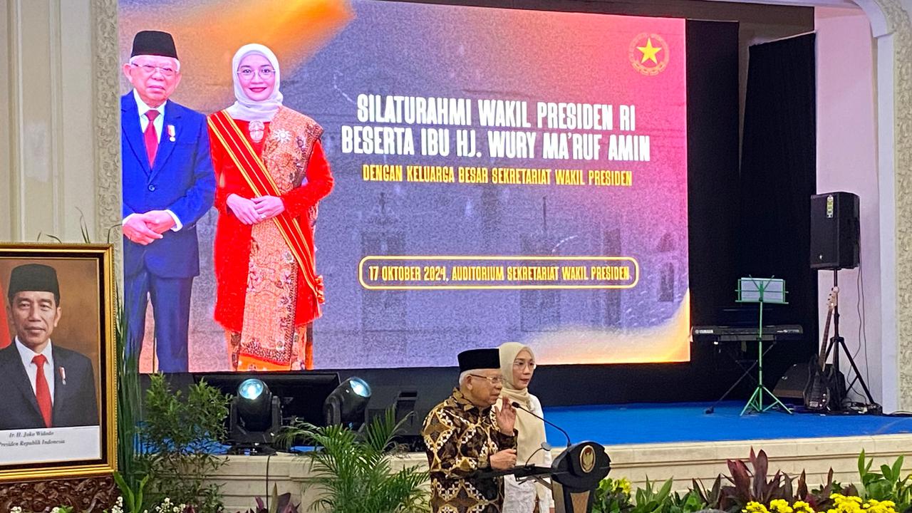 Momen Haru Perpisahan Ma'ruf Amin dengan Staf dan Media: Walau Saya Tidak jadi Wapres Kalau Ketemu Jangan Diacuhkan