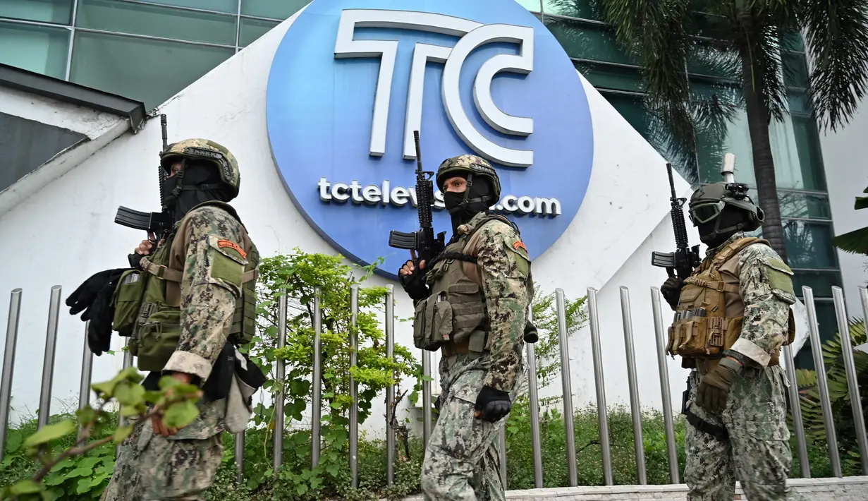 Insiden tersebut terjadi setelah penculikan sedikitnya tujuh petugas polisi dan serangkaian ledakan, sehari setelah Noboa mengumumkan keadaan darurat. (MARCOS PIN / AFP)