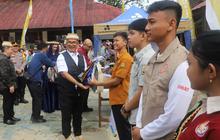 Pj Gubernur Kaltim Sapa Pelajar dan Salurkan Bantuan di Mahakam Ulu