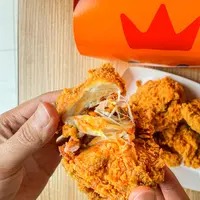 Kata siapa ayam goreng tanpa MSG tidak gurih? (burger king)