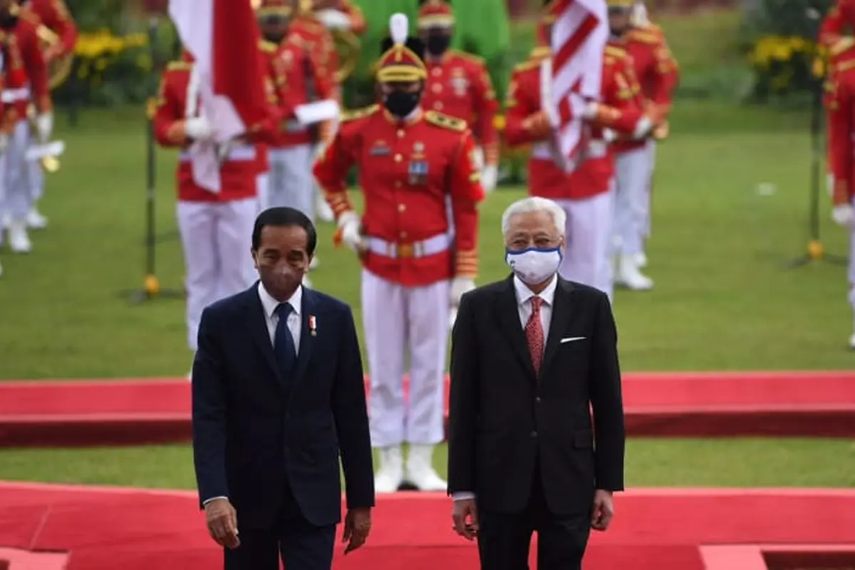 PM Malaysia Ismail Sabri Yaakob disambut oleh Presiden Indonesia Joko Widodo di Istana Bogor pada 10 November 2021. (Dok: Kantor PM Malaysia)