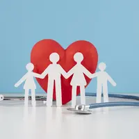 Ilustrasi asuransi kesehatan keluarga/copyright freepik.com/freepik