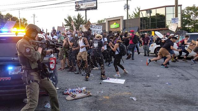 Aksi demonstrasi usai penembakan warga kulit hitam di Atlanta, Rayshard Brooks.