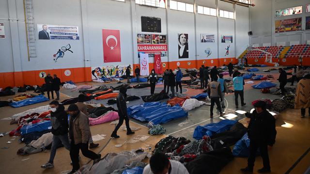 Jenazah Korban Gempa Turki Disimpan Sementara di Balai Olahraga Kota