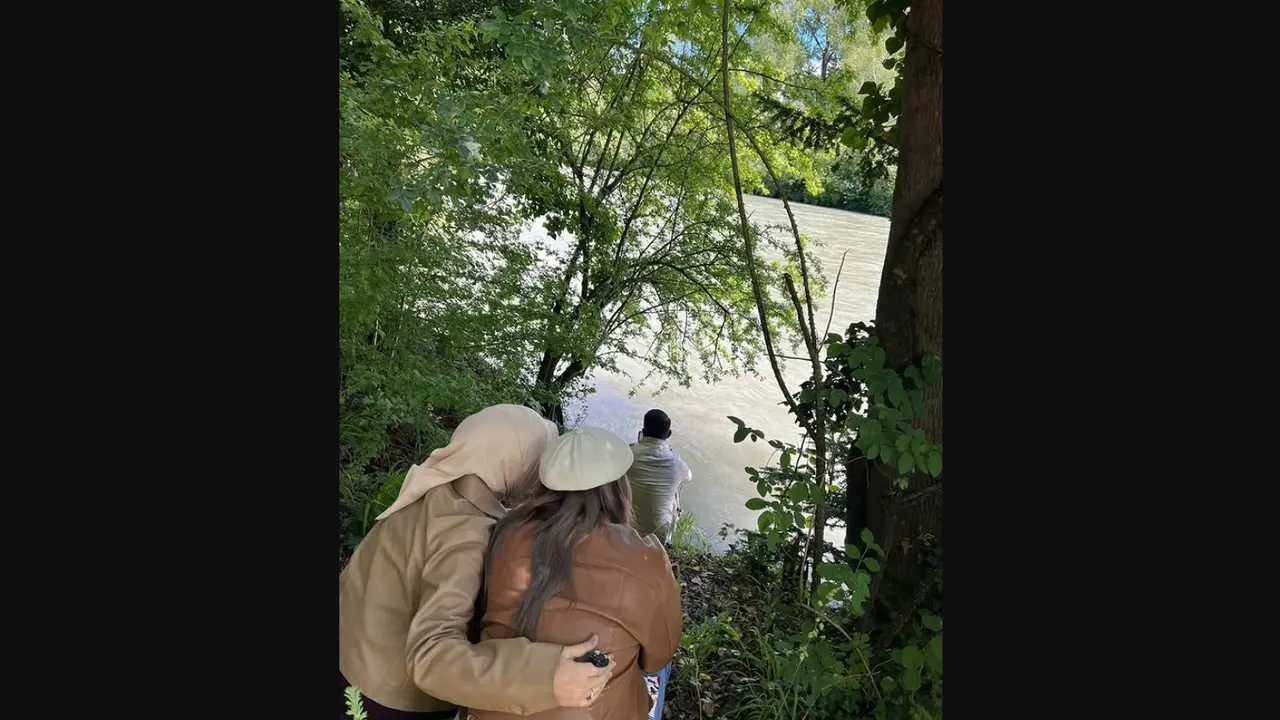 Unggahan Atalia Praratya bersama Ridwan Kamil dan putri mereka Camillia Laetitia Azzahra saat berada di tepi Sungai Aare di Swiss.