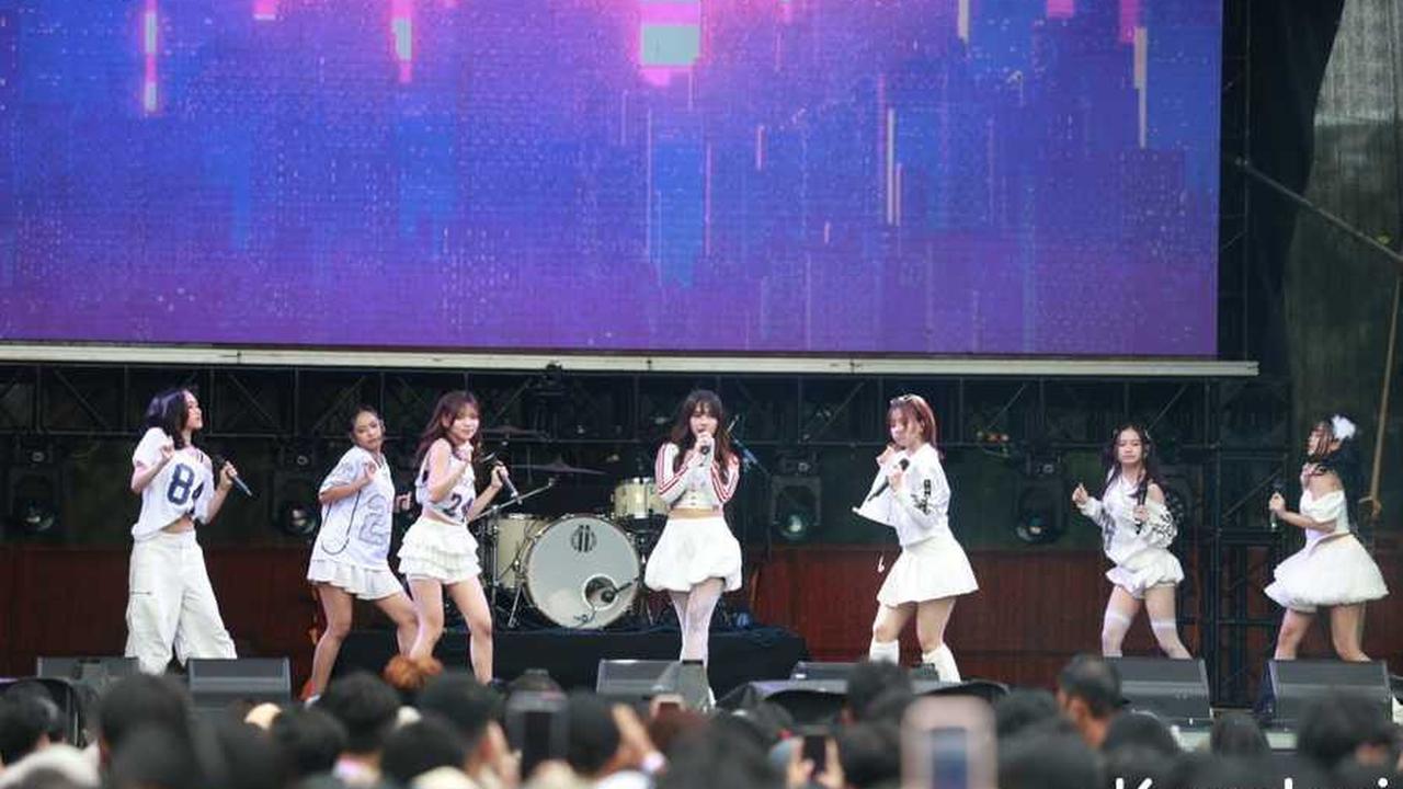 KapanLagi Buka Bareng BRI Festival 2025 Dibuka dengan Penampilan Girlband V1RST, Meriah Penuh Sambutan Penonton!