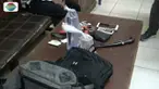 Satu dari dua orang pencuri dompet di Samarinda, Kalimantan Timur, tewas dihajar massa. Sementara satu lainnya babak belur dan diamankan ke Mapolsek Kota Samarinda.