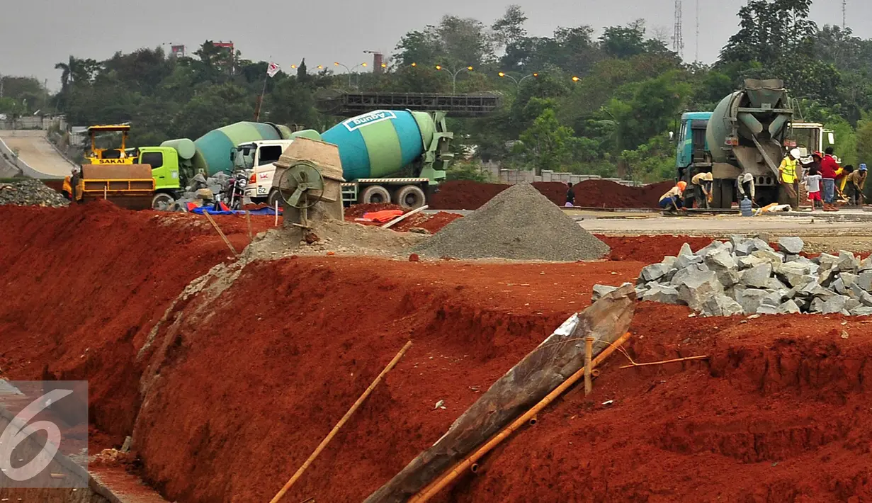 Sejumlah alat berat dikerahkan untuk pembangunan Tol Cijago seksi II, Depok, Jawa Barat, Jum'at (6/11). Menteri PUPR Basuki Hadimoeljono meminta BPN segera Pembebasan lahan Tol Cijago Seksi II sebesar 2,5 hektare. (Liputan6.com/Yoppy Renato)