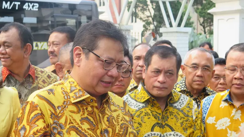 Ketum Partai Golkar Airlangga Hartarto mengajak 34 Ketua DPD tingkat I Partai Golkar bertemu Presiden Jokowi, Senin (1/7/2019).