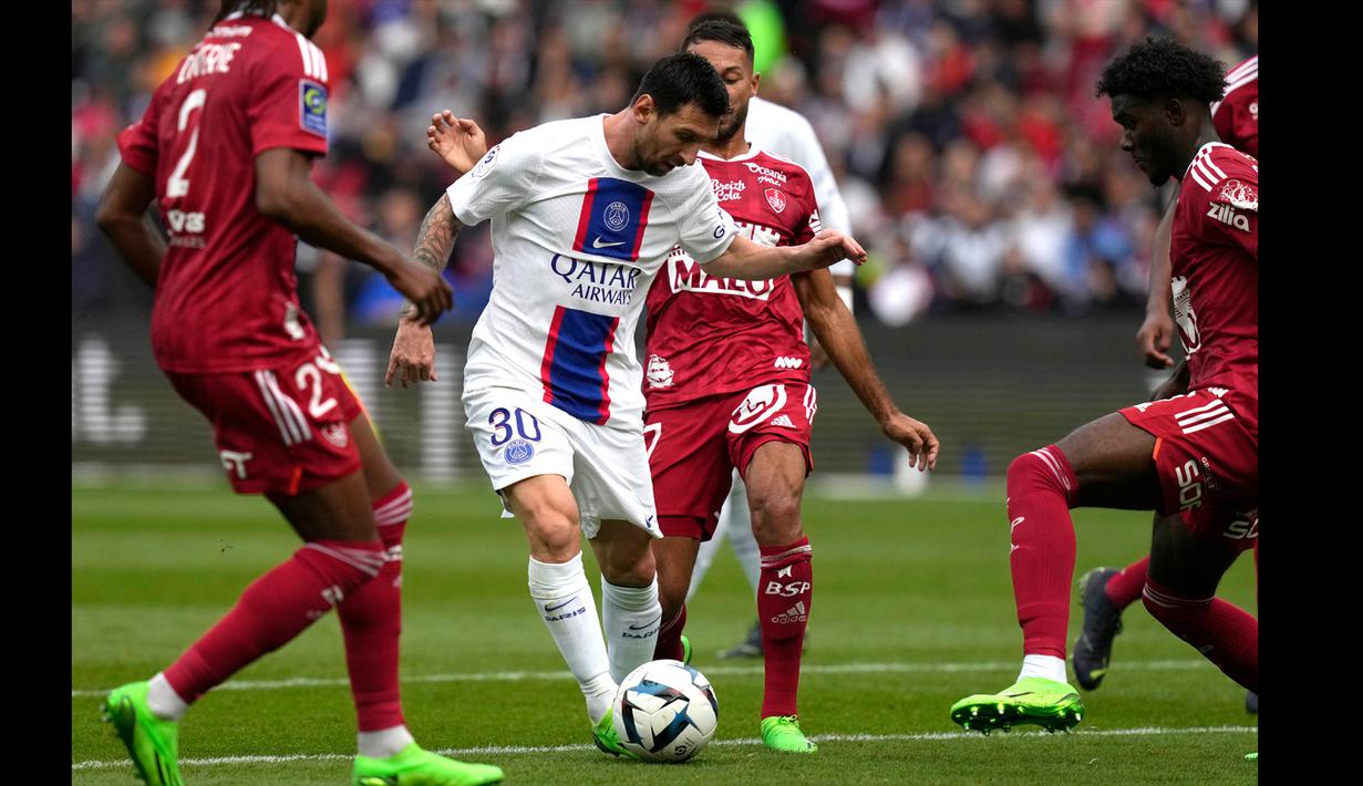 Gol pembuka akhirnya lahir di setengah jam pertama lewat operan jarak jauh Lionel Messi. (AP Photo/Thibault Camus)